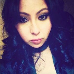 Meet your Posher, Ana